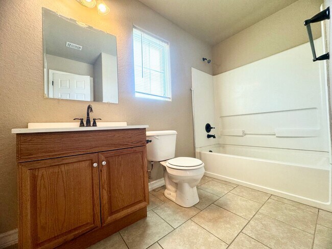 Building Photo - 5103 Flipper Dr