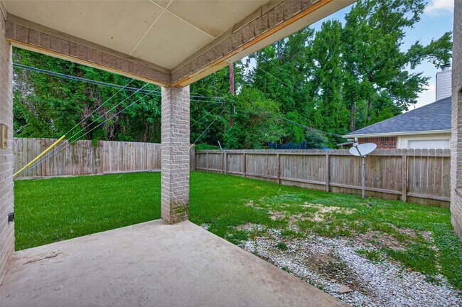 Building Photo - 20003 Fieldtree Dr