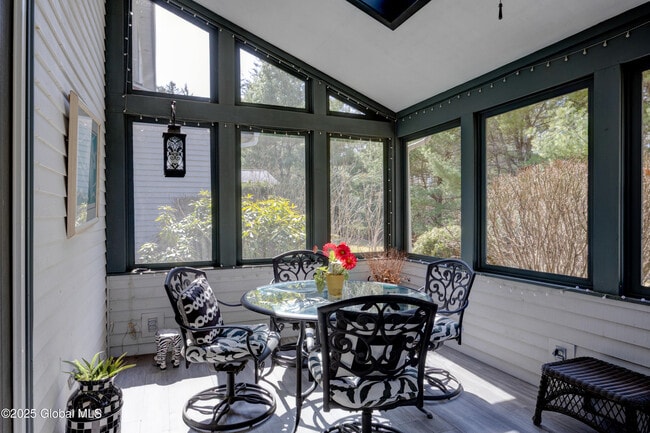 Building Photo - 91 Vista Dr