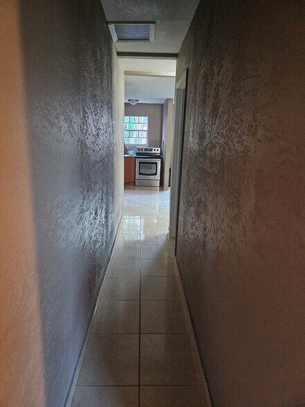 Building Photo - 826 NW 75th St