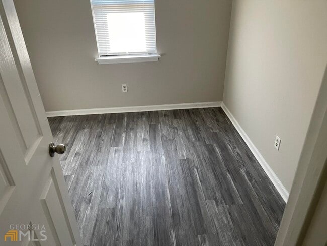 Building Photo - 307 Pelly St