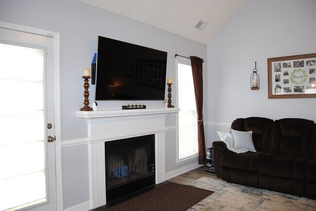 Building Photo - Wonderful Home in the Willow Lakes Community!