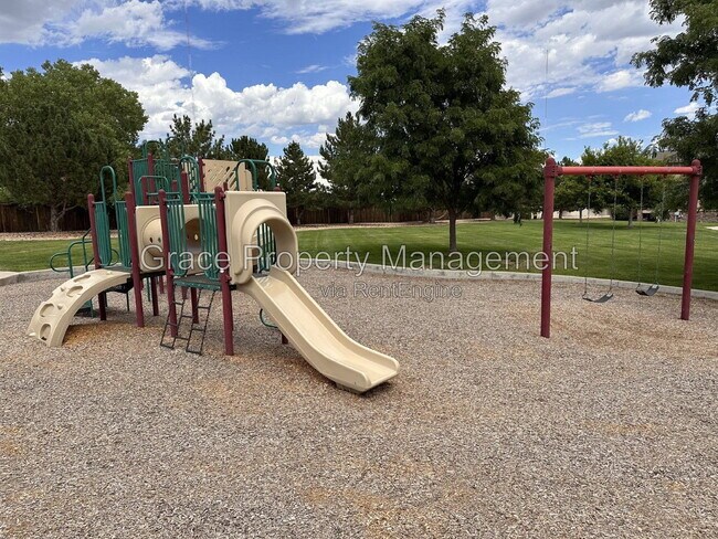 Building Photo - 9727 Cherry Ln