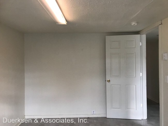 Building Photo - 2 br, 1 bath Apartment - 660 N 4th Street