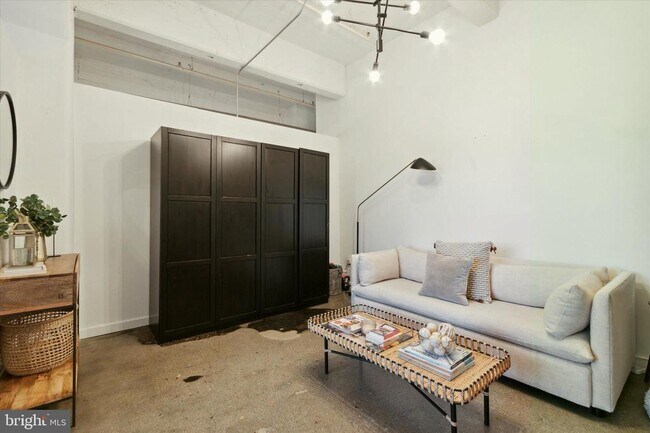 Building Photo - 444 N 4th St