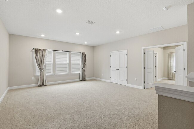 Building Photo - Finley Woods 4 bedroom 3 bath.