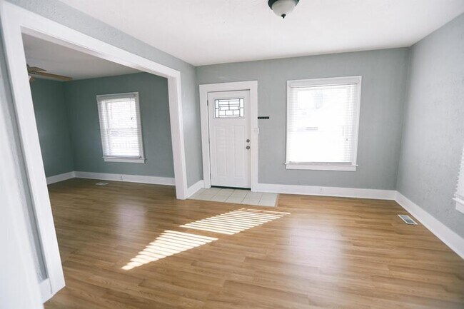 Building Photo - 829 Flat St NE