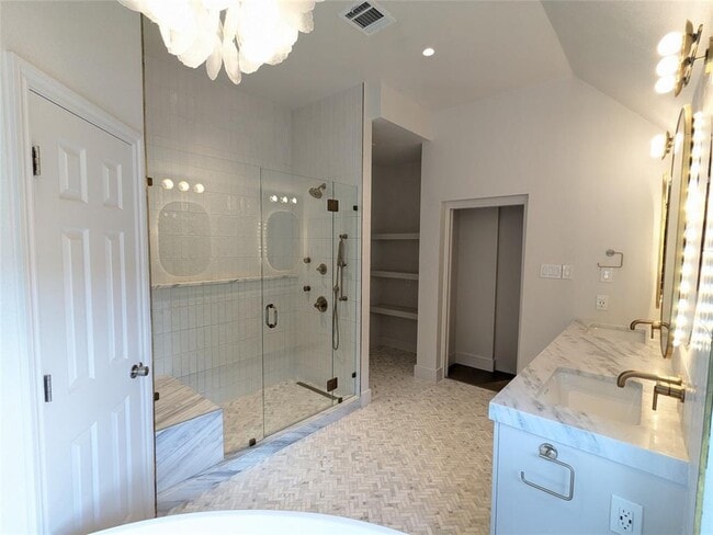 Building Photo - 9257 Scenic Bluff Dr