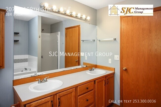 Building Photo - Beautiful 3 bedroom, 2.5 bath, 1800 sq ft ...