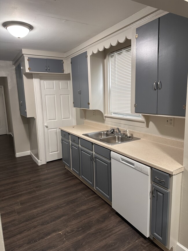 Building Photo - Sullivant