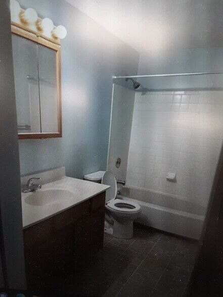 Building Photo - 17 Village Rock Ln