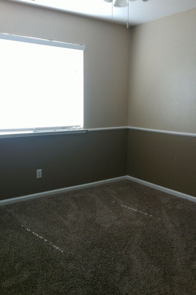 Building Photo - Beautiful Home in the Clovis school area