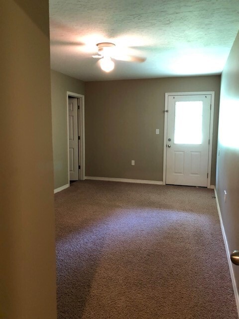 Building Photo - 65 Hidden Pointe Dr