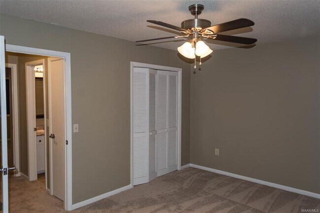 Building Photo - 131 Candlebrook Dr