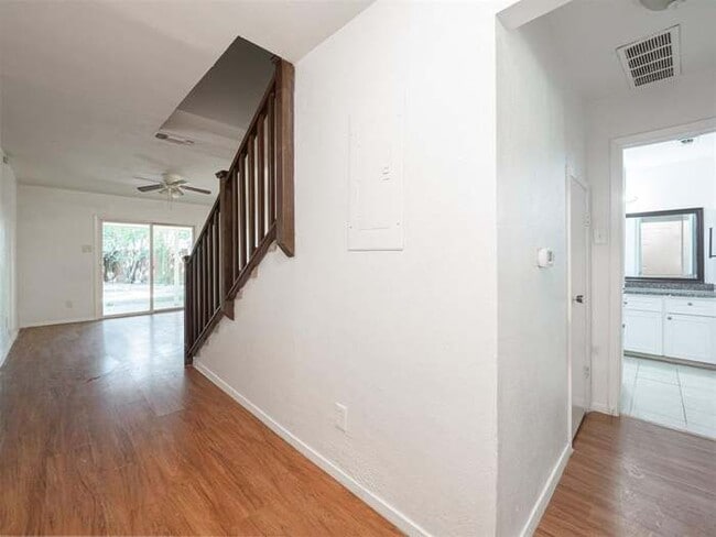 Building Photo - 404 Carter Dr