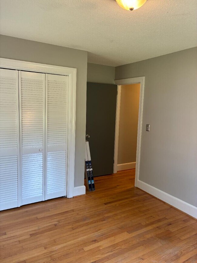 Building Photo - 5236 Lakehaven Ct