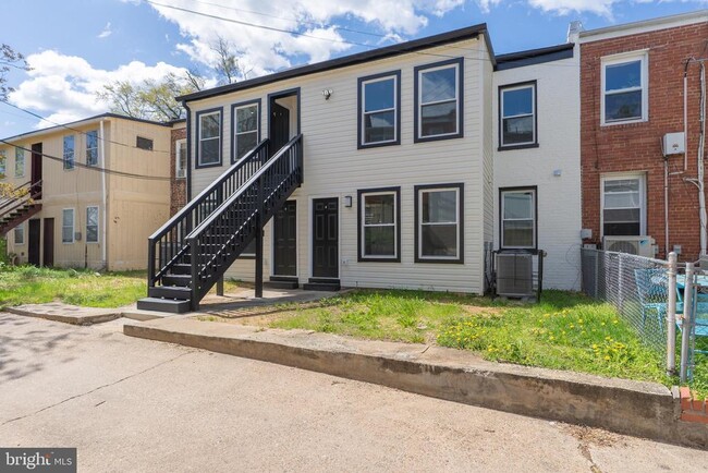 Building Photo - 1252 Owen Pl NE