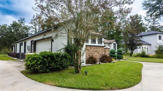 Building Photo - 617 SE 47th Loop