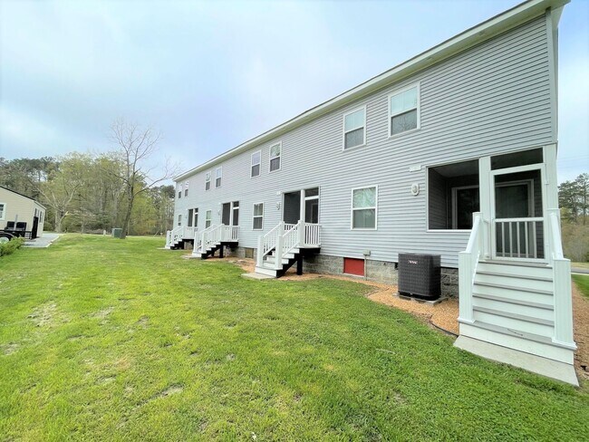 Building Photo - 114 N Maple St