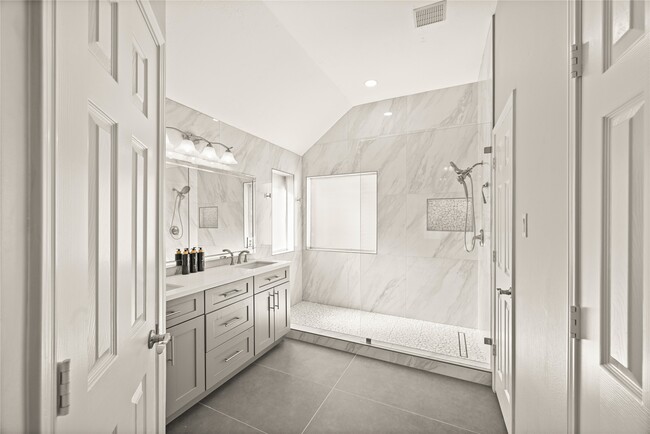 Building Photo - 1330 Leigh Gdns Dr