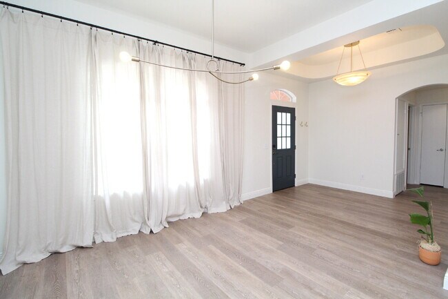 Building Photo - Stunning West Pensacola Home on Nearly an ...