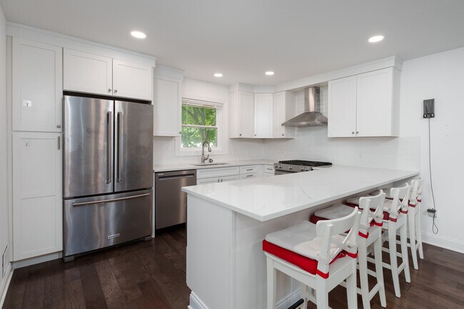Building Photo - 211 Ross Stevenson Cir