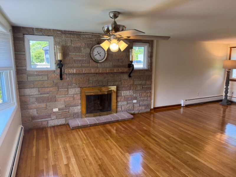 Building Photo - 647 Frenchtown Rd