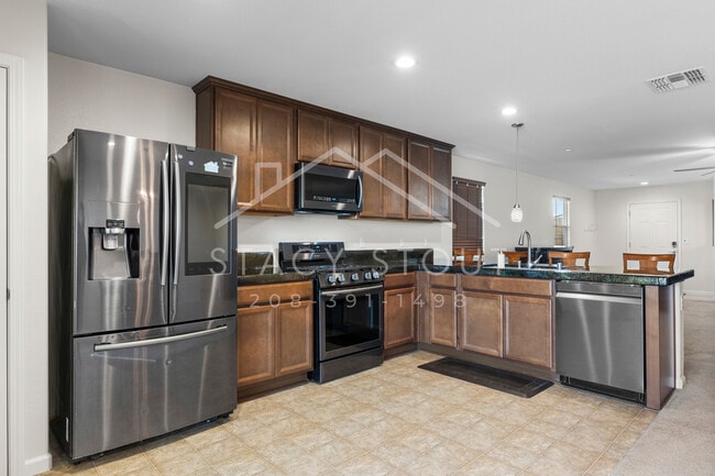 Building Photo - 1385 Deerwood St