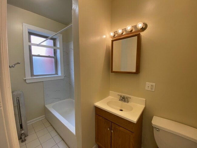 Building Photo - 1349 W Touhy Ave