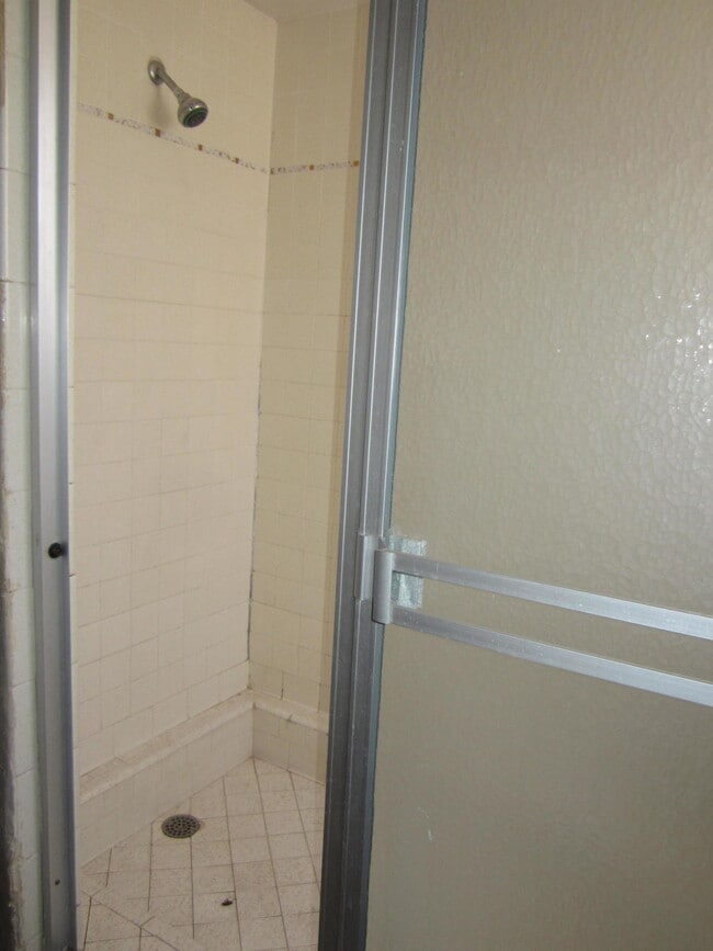 Building Photo - 6717 Southwind Dr