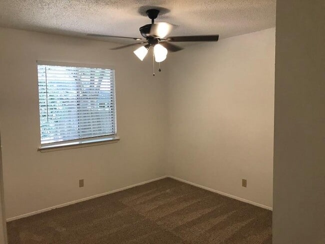 Building Photo - 11914 Swan Dr