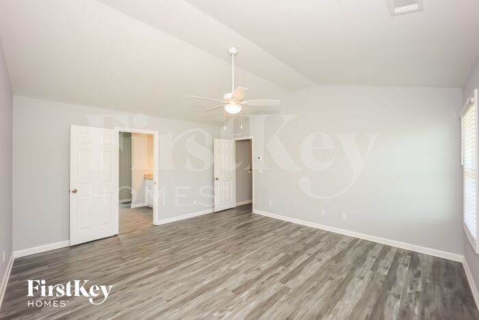 Building Photo - 121 Fairview Dr