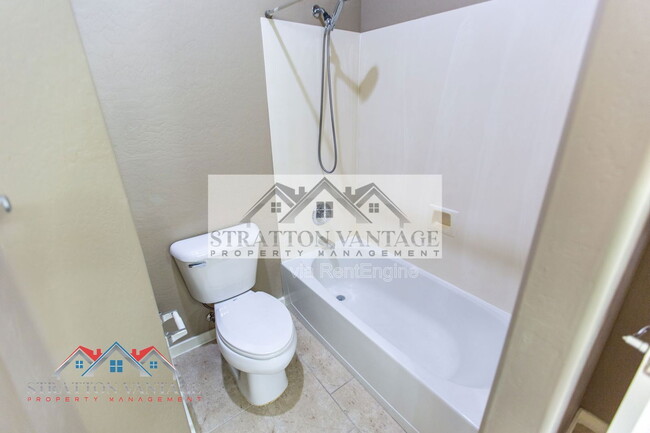 Building Photo - 544 N Alma School Rd