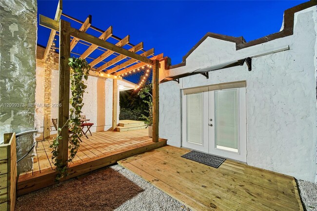 Building Photo - 1925 SW 23rd St