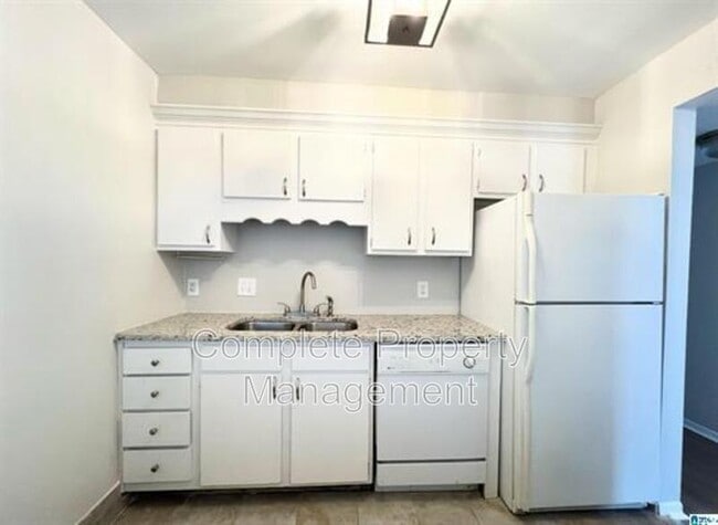 Building Photo - 3350 Altamont Rd