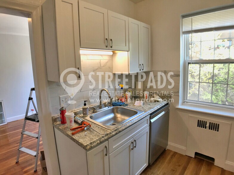 Building Photo - 1139 Beacon St