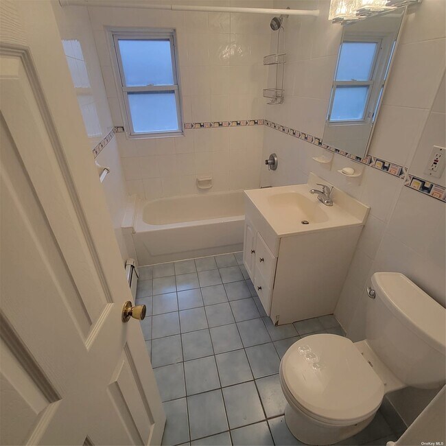 Building Photo - 619 Willis St