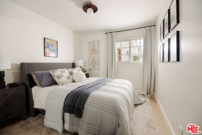 Building Photo - 15701 Ludlow St