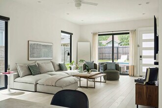 Building Photo - 1905 E 16th St