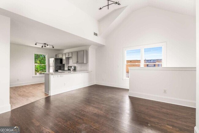 Building Photo - 94 Lucy St SE