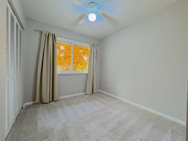 Building Photo - Charming Reston Townhome in a Prime Location