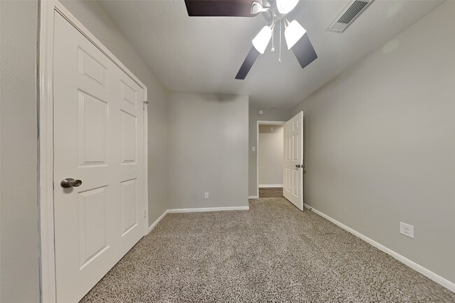 Building Photo - 18623 Singing Woods Dr