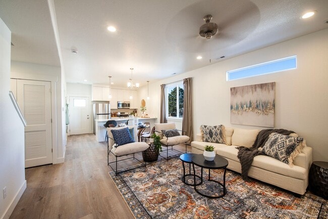 Building Photo - 1506 Tyram Grv
