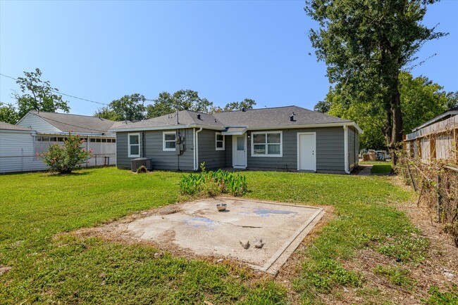 Building Photo - 6742 Feldspar St