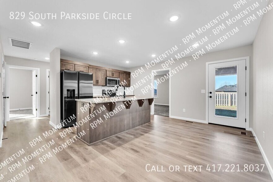 Building Photo - 829 S Parkside Cir