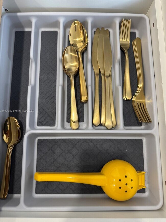 Building Photo - 536 14th St