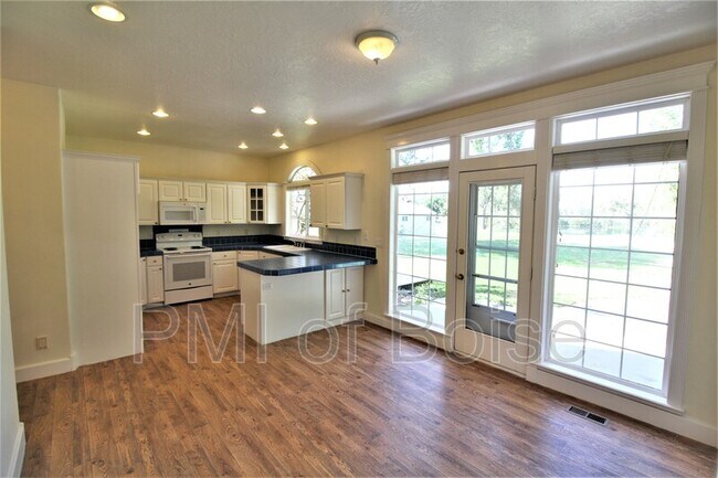 Building Photo - 85 S Linder Rd