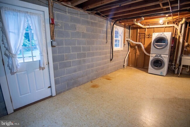 Building Photo - 10038 Chatelaine Cir