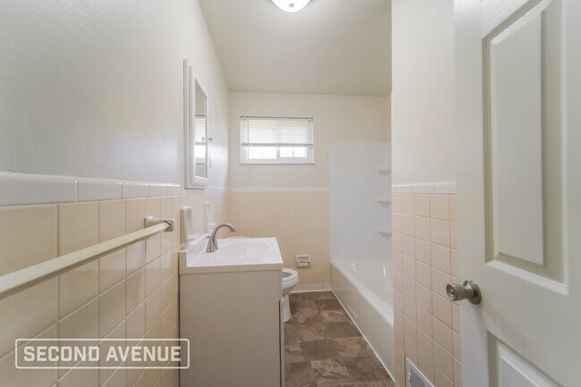 Building Photo - 1211 Main St