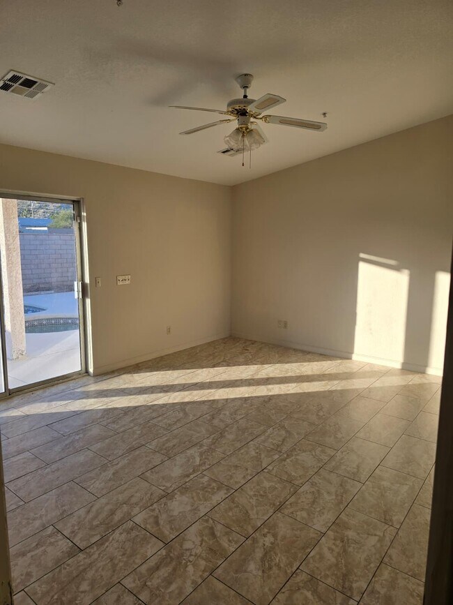 Building Photo - 9673 Vista Del Valle